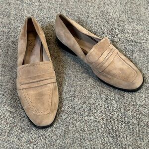 27 Edit Nubuk Leather Loafer